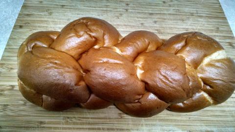 Image of Challah bread which contains undeclared egg.