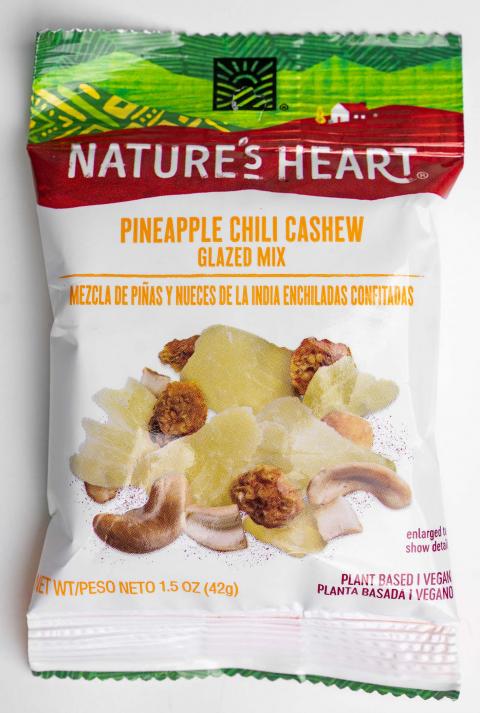 Front Label, Nature’s Heart 1.5 oz Pineapple Chili Cashew Glazed Mix