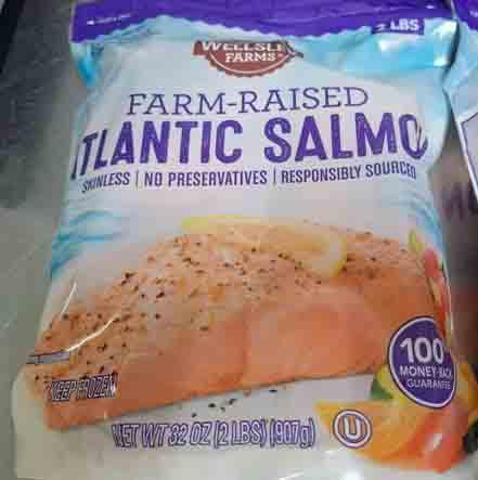 Photograph of front label for Wellsley Farms Farm-Raised Atlantic Salmon in 32 oz bags