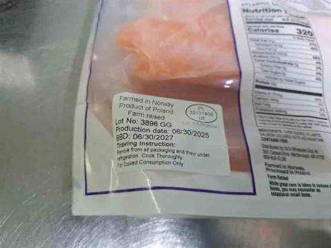 Photograph of code information for Wellsley Farms Farm-Raised Atlantic Salmon in 32 oz bags